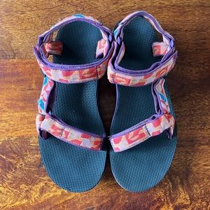 Teva women’s universal sandal 8